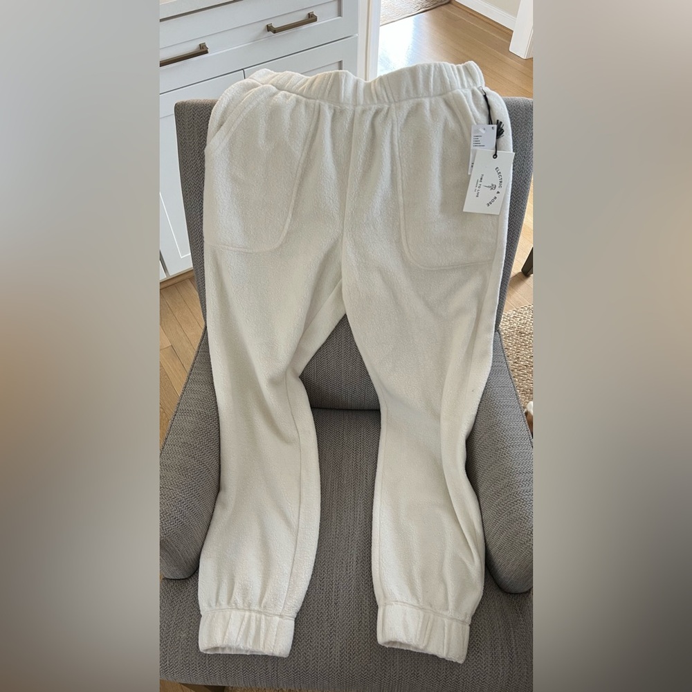 Electric & Rose Hayden Fleece Jogger  Sweatpant.  Winter white. Size small. NWT